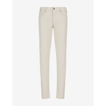 Imagen pantalon  cinco bolsillos color beig parte frontal marca ARMANI EXCHANGE .