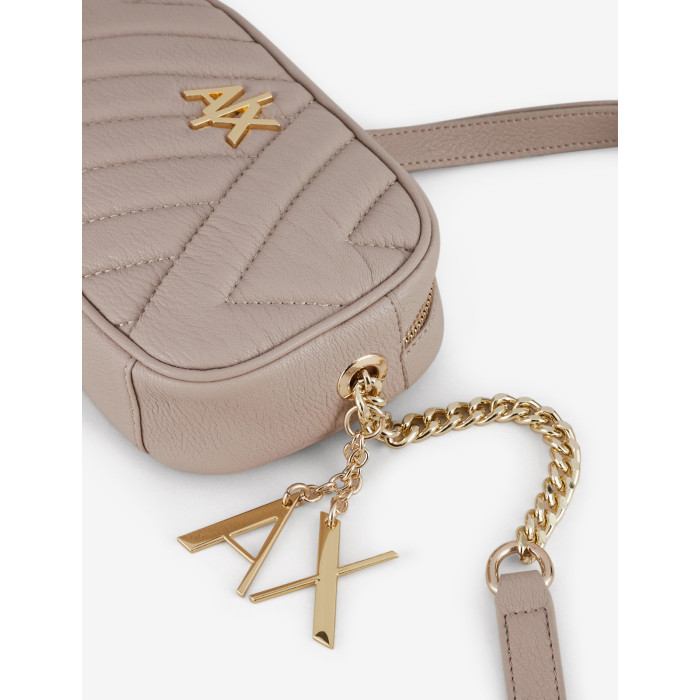 Imagen bolso pequeño Armani Exchange con cadena dorada en color moka.